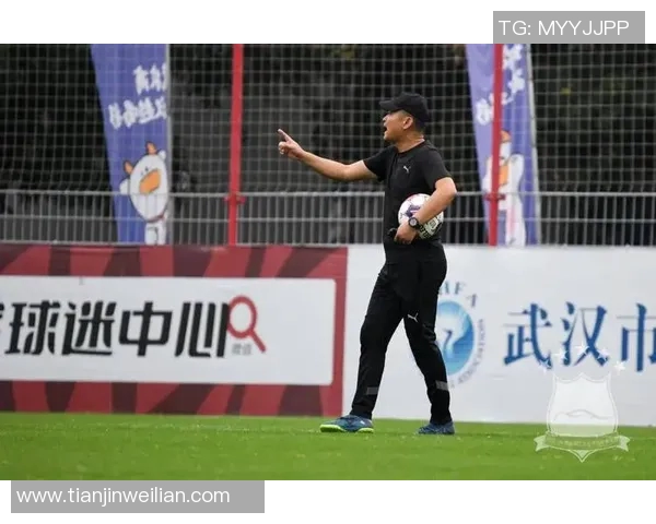 武汉足球队成功晋级中超联赛冲击冠军宝座备受瞩目 武汉足球队成功晋级中超联赛冲击冠军宝座备受瞩目